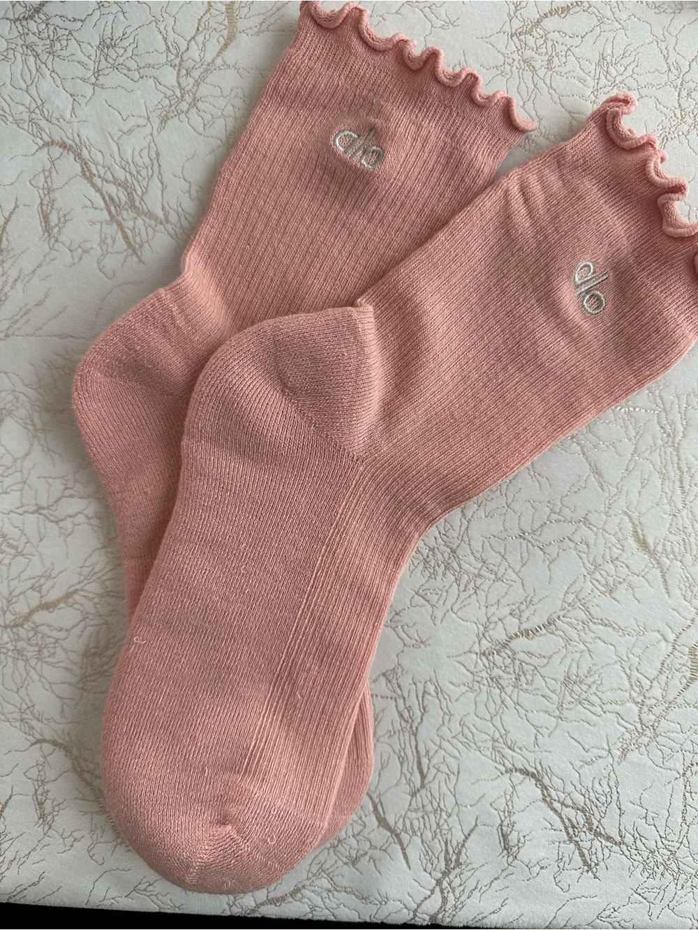 ALO Yoga Lettuce-Trim Socks
M/L
NWOT